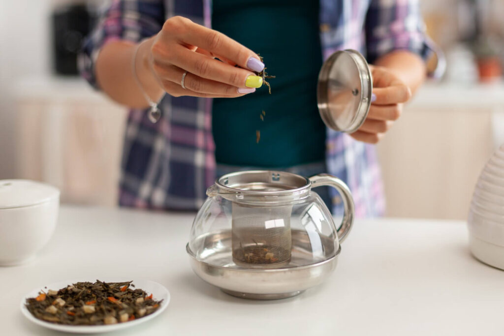 A zöld tea segít megőrizni a bőr fiatalságát.