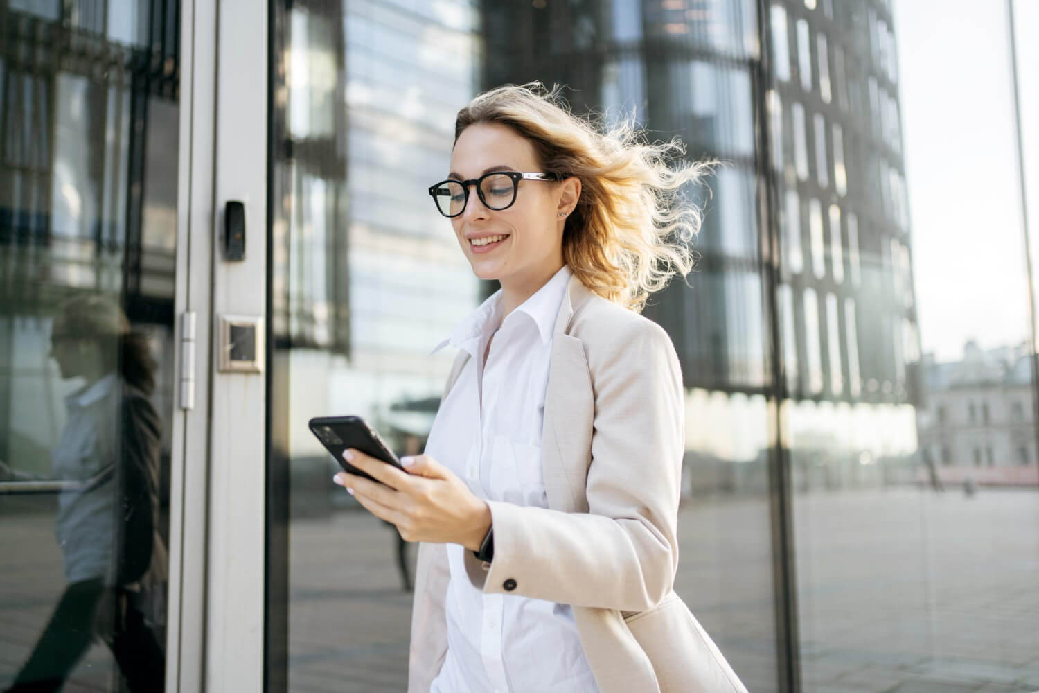 A szemüvegkeret kiválasztásakor érdemes átgondolni, milyen benyomást szeretnél kelteni.